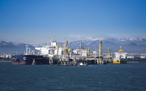 Una operació de càrrega i descàrrega al Port de Tarragona. FOTO: CEDIDA.
