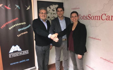 El presidenciable de #TSC, Jordi Just, el president de l'AEHT, Francesc Pintado, i la Coordinadora de Territori de #TSC i vicepresidenta de l'AEHT, Marta Domènech.