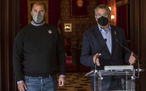 L'alcalde Pau Ricomà (dreta) i el regidor de Territori i Sostenibilitat, Xavier Puig. FOTO: CEDIDA.