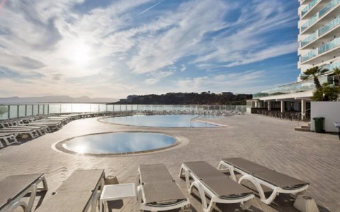 A Salou, l'hotel Best Negresco s'ha reformat de forma íntegra. FOTO: CEDIDA.