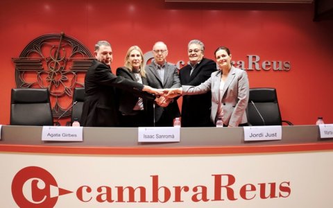 Carles Prats, Àgata Girbes, Isaac Sanromà, Jordi Just i Marta Doménech durant la presentació de l'acord, aquest matí a la Cambra de Comerç de Reus.