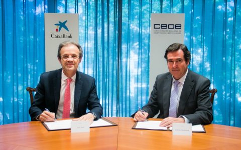 El president de CaixaBank, Jordi Gual, i president de la Confederació Espanyola d'Organitzacions Empresarials (CEOE), Antonio Garamendi. FOTO: CEDIDA.