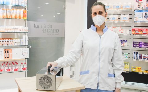 Imatge de l'ozonitzador a la farmàcia BCN10. FOTO: CEDIDA.