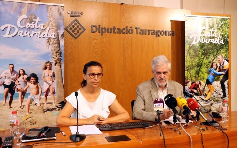 El president del Patronat de Turisme de la Diputació de Tarragona, Martí Carnicer, amb la directora tècnica del Patronat, Marta Farrero. FOTO: CEDIDA.