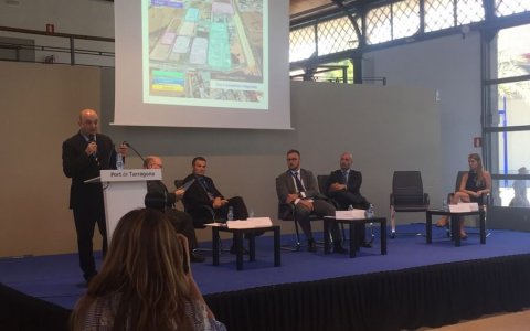 Un moment de la taula rodona d’empreses a la cimera organitzada per Ferrmed al Port de Tarragona. FOTO: CEDIDA.