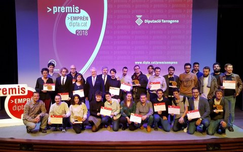 Foto de família dels premiats als Premis Emprèn 2018. FOTO: CEDIDA.