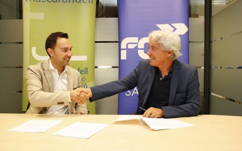 Jesús Padullés, representant legal de Fomento, i el regidor de Medi Ambient i Ocupació de l’Ajuntament de Reus, Daniel Rubio han signat l'acord. FOTO: CEDIDA.