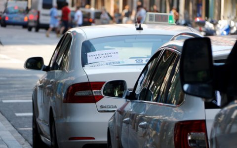 Una imatge d'arxiu d'uns taxis a la ciutat de Tarragona. FOTO: ACN.