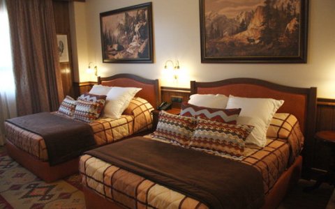 Una de les habitacions de l'hotel Colorado Creek de PortAventura. FOTO: CEDIDA.