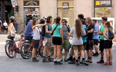 Un grup de turistes estrangers durant una visita. FOTO: ACN.
