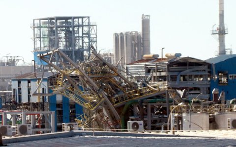 Una imatge de la planta d'Iqoxe accidentada. FOTO: ACN.