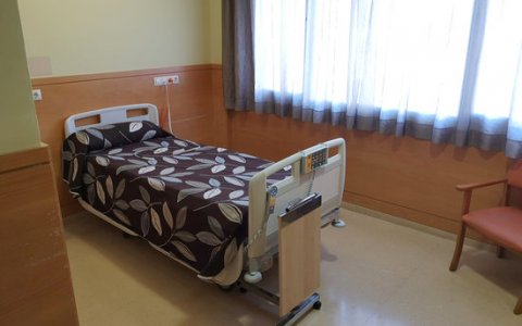 Habitació de l'hotel Núria adaptada per acollir usuaris de la residència Llevant. FOTO: ACN.