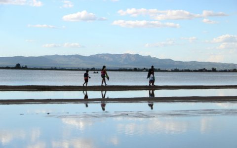 Turistes a la zona del Trabucador aquest estiu. FOTO: ACN.