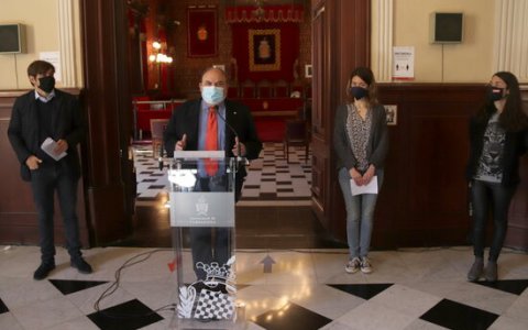 El regidor d'Economia, Jordi Fortuny, presentant l'acord. FOTO: ACN.