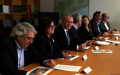 Un instant de la reunió del secretari d'Infraestructures i Mobilitat de la Generalitat, Isidre Gavín, amb els alcaldes del Camp de Tarragona. FOTO: CEDIDA.