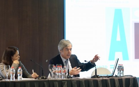 El president de Renta 4, Juan Carlos Ureta, durant la seva conferència a la jornada d'Empresa & Humanitats.
