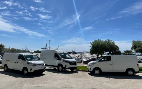La marca asiàtica ja ha descarregat a Tarragona les primeres unitats dels seus vehicles comercials elèctrics.