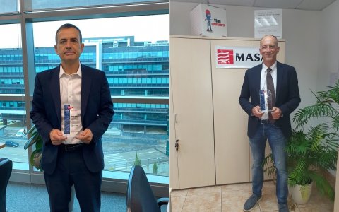 Una imatge dels dos representants de les empreses guanyadores. FOTO: CEDIDA.
