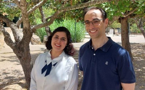 Fatemeh Rostami i Carlos Pozo, investigadors del Departament d’Enginyeria Química de la URV que han participat en la recerca.