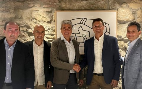 Els socis d'Informática Amara (Jesús Fernández, Daniel Bengoetxea i José Ramon Rojas) i els directius de Ticnova (Joan Ballester -CEO- i Jordi Delgado -Responsable Divisió Empreses-).