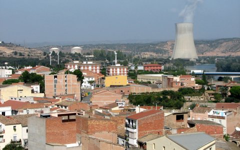 El tancament de les centrals nuclears, previst per a la propera dècada, accelera el repte de la diversificació econòmica.