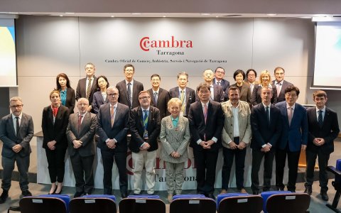 Les delegacions coreana i espanyola amb diferents representants institucionals del territori.