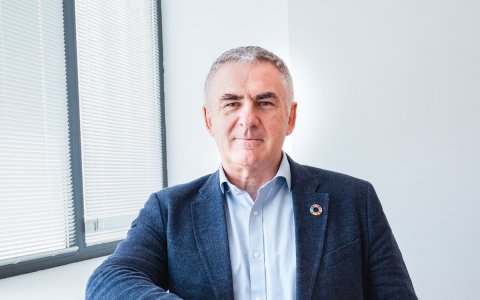 Segura, des del 2022 director general d’IQOXE, incorpora a les seves funcions la direcció d’IQLIT, referent en emulsions polimèriques a Espanya.