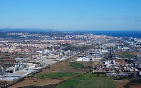 Una vista aèria de les empreses químiques al Camp de Tarragona. FOTO: CEDIDA.
