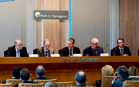 Salvador de la Encina s'ha reunit, entre d'altres actors, amb representants de la comunitat portuària.