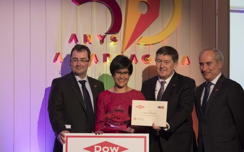 El guardó se l’ha endut Laís de Oliveira, un reconeixement que li permet accedir a una posició laboral com a enginyera química a Dow. FOTO: CEDIDA.