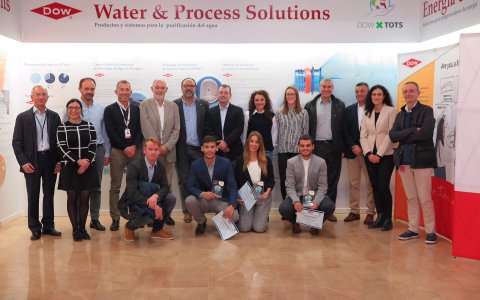 Els premiats als Solutionism Award 2017 i els Sustainability Awards 2016 amb els representants de Dow. FOTO: CEDIDA.