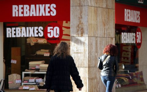 El sector de la roba i el calçat és el que ha sofert una baixada de preus més destacada. FOTO: CEDIDA.