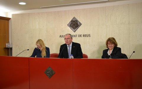 Presentació de l'impacte econòmic Capital Cultura Catalana Reus amb la regidora de Cultura, l'alcalde i la comissària Montse Grau (dreta). FOTO: CEDIDA.