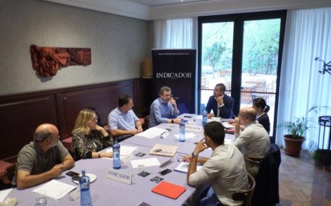 La taula rodona es va celebrar a l'Hostal Sport de Falset.