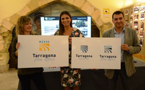 La consellera, Inma Rodríguez, la coordinadora de la Tarragona Film Office, Txell Roig, i el gerent del Patronat Municipal de Turisme Angel Arenas. FOTO: CEDIDA.