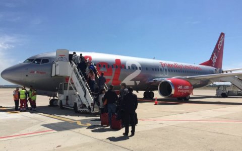 Un avió de la companyia Jet2 que ha començat a operar enguany a Reus. FOTO: CEDIDA.