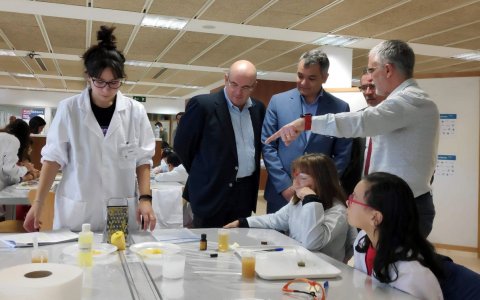 Una imatge dels tallers que es fan durant la Setmana de la Ciència. FOTO: CEDIDA.