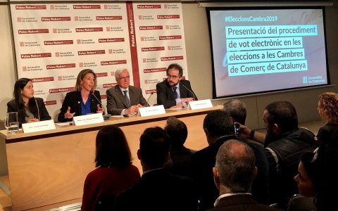 La consellera d'Empresa i Coneixement, aquest dilluns en la presentació del sistema de vot electrònica a les cambres. FOTO: CEDIDA.