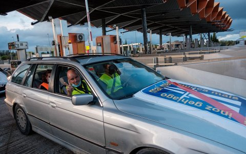 Usuaris de les autopistes del País Basc van venir a celebrar el final dels peatges a l'AP-7, a Vila-seca
